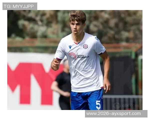 拜仁球探关注克罗地亚19岁右后卫霍达克引发媒体热议 拜仁球探关注克罗地亚19岁右后卫霍达克引发媒体热议